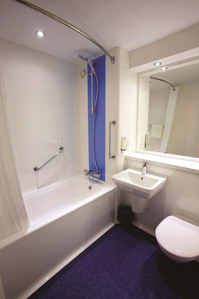 Travelodge Liverpool Docks Szoba fotó